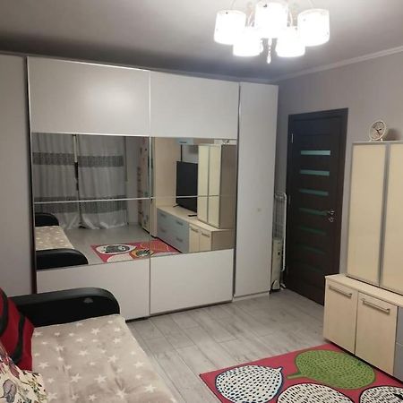 בוקרשט Private Room Near 3 Min Metrou Crangasi, 40 M2 מראה חיצוני תמונה