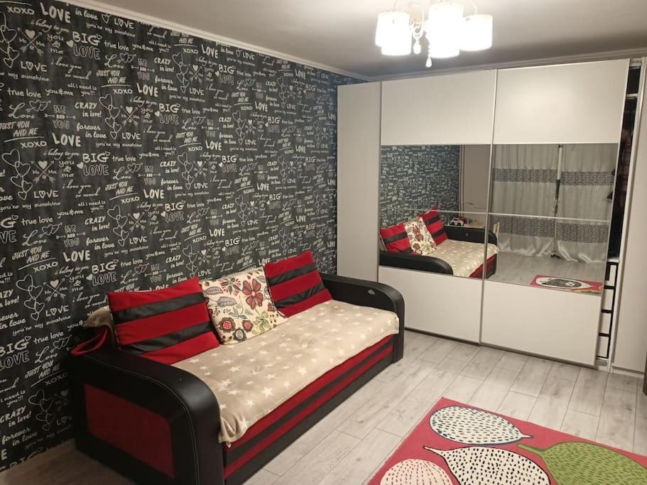 בוקרשט Private Room Near 3 Min Metrou Crangasi, 40 M2 מראה חיצוני תמונה