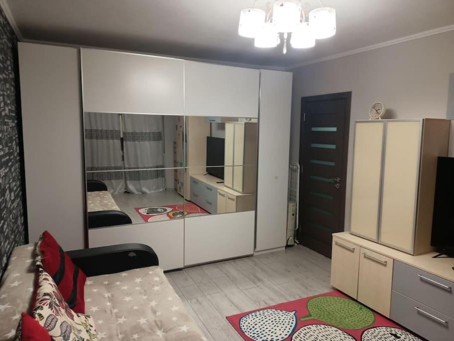 בוקרשט Private Room Near 3 Min Metrou Crangasi, 40 M2 מראה חיצוני תמונה