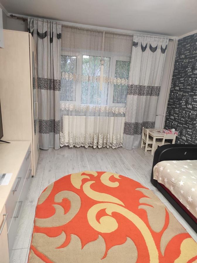 בוקרשט Private Room Near 3 Min Metrou Crangasi, 40 M2 מראה חיצוני תמונה