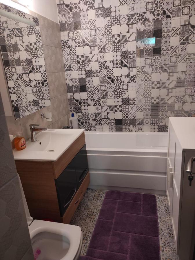 בוקרשט Private Room Near 3 Min Metrou Crangasi, 40 M2 מראה חיצוני תמונה