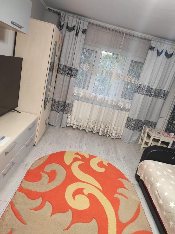 בוקרשט Private Room Near 3 Min Metrou Crangasi, 40 M2 מראה חיצוני תמונה