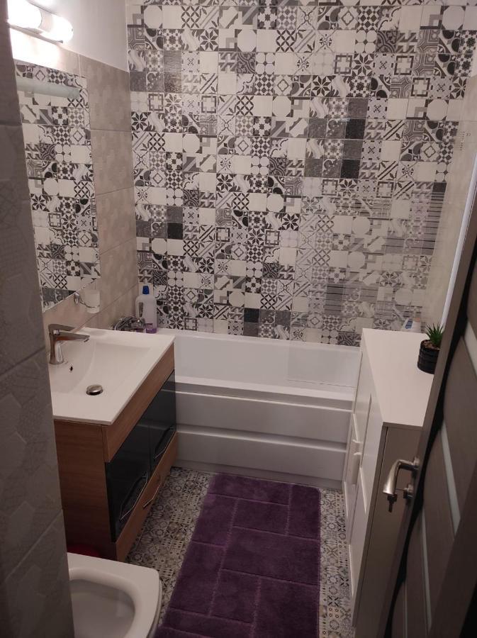 בוקרשט Private Room Near 3 Min Metrou Crangasi, 40 M2 מראה חיצוני תמונה