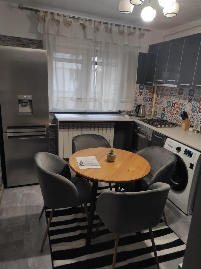 בוקרשט Private Room Near 3 Min Metrou Crangasi, 40 M2 מראה חיצוני תמונה